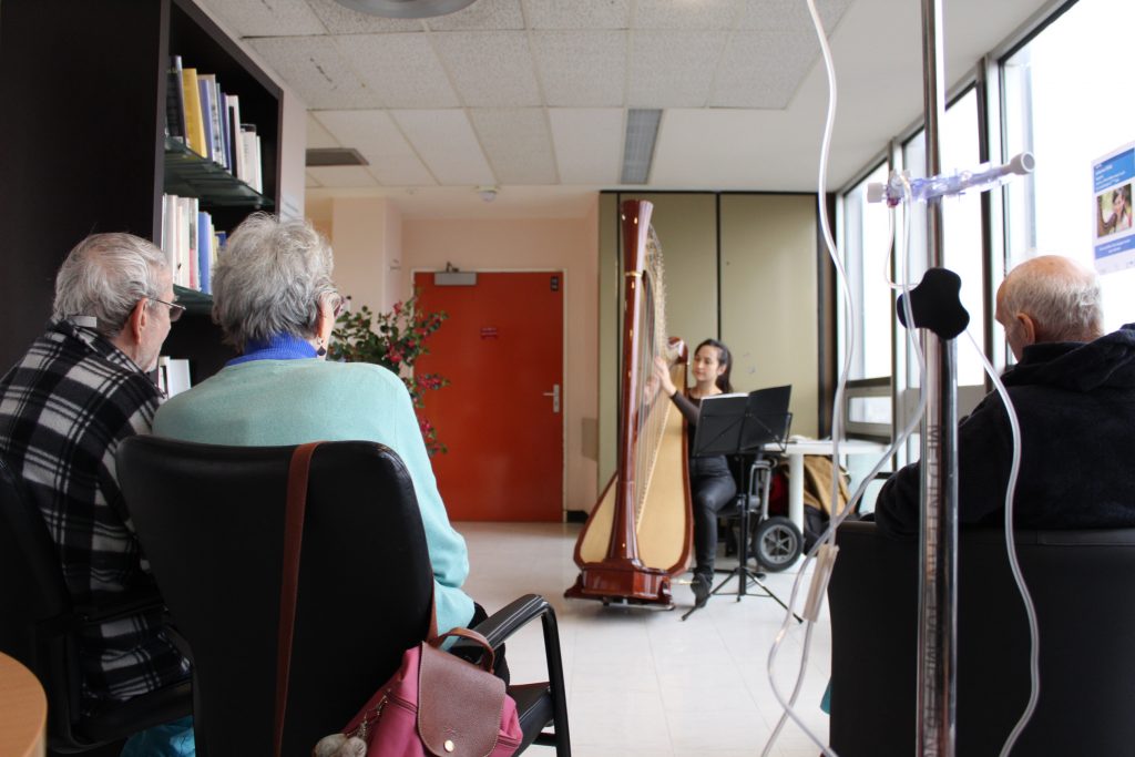 2018-musique-patients-hôpital-Bichat-claude-Bernard-harpe