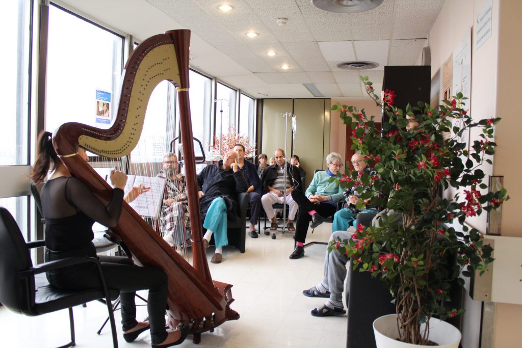 2018-musique-patients-hôpital-Bichat-harpe